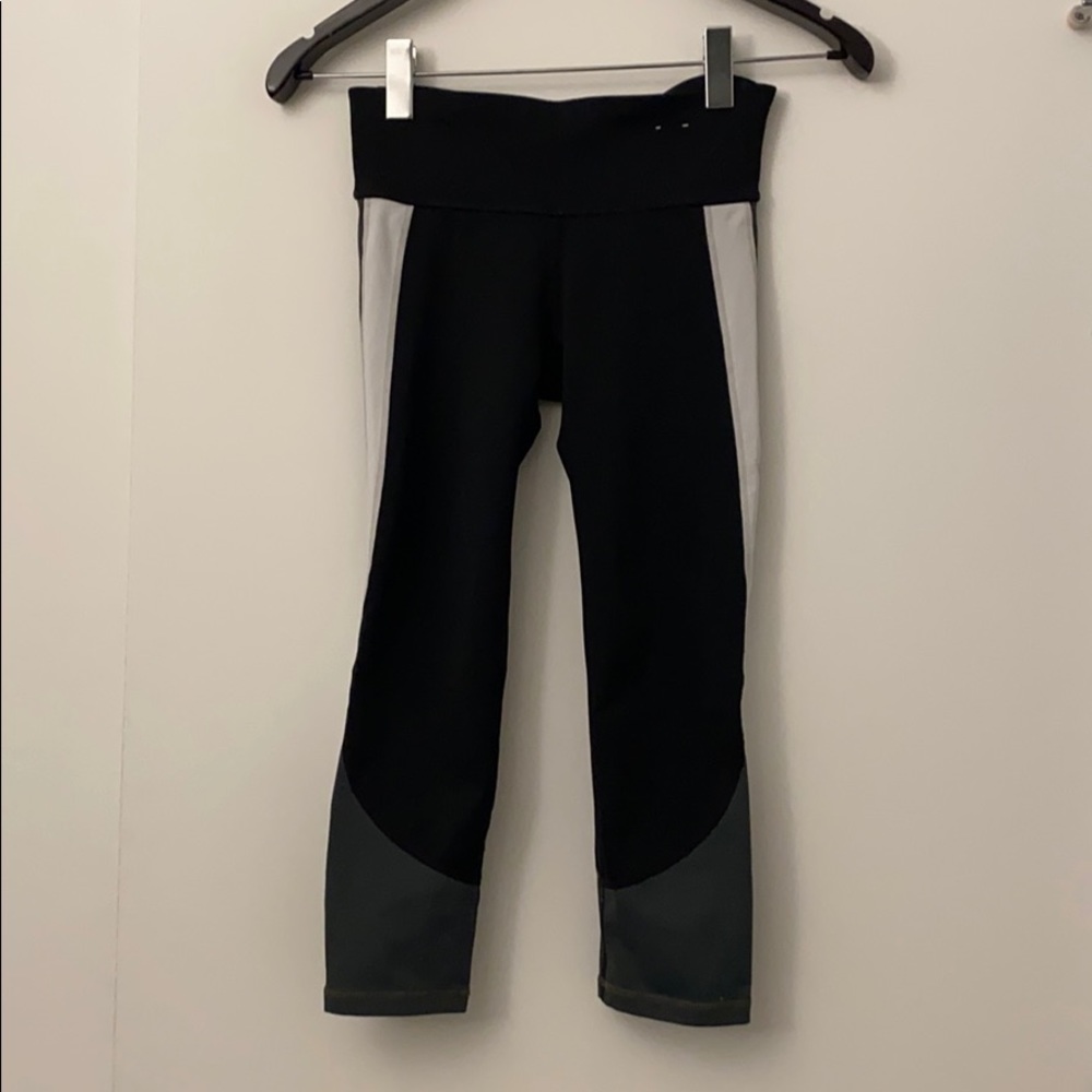 GAP Black Workout Athleisure Capri 7/8 Leggings